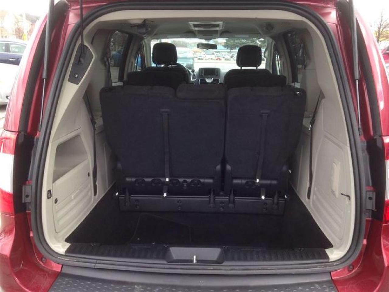 2014 Chrysler Town & Country TOURING DVD,REMOTE STARTER,PWR SLIDING DOORS & LIF Photo3