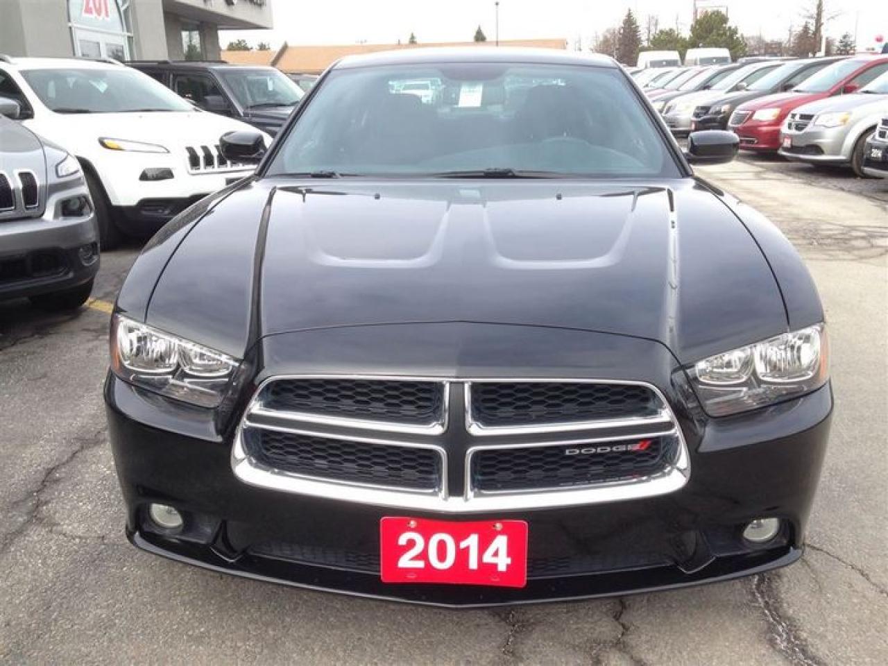 2014 Dodge Charger SXT Photo2