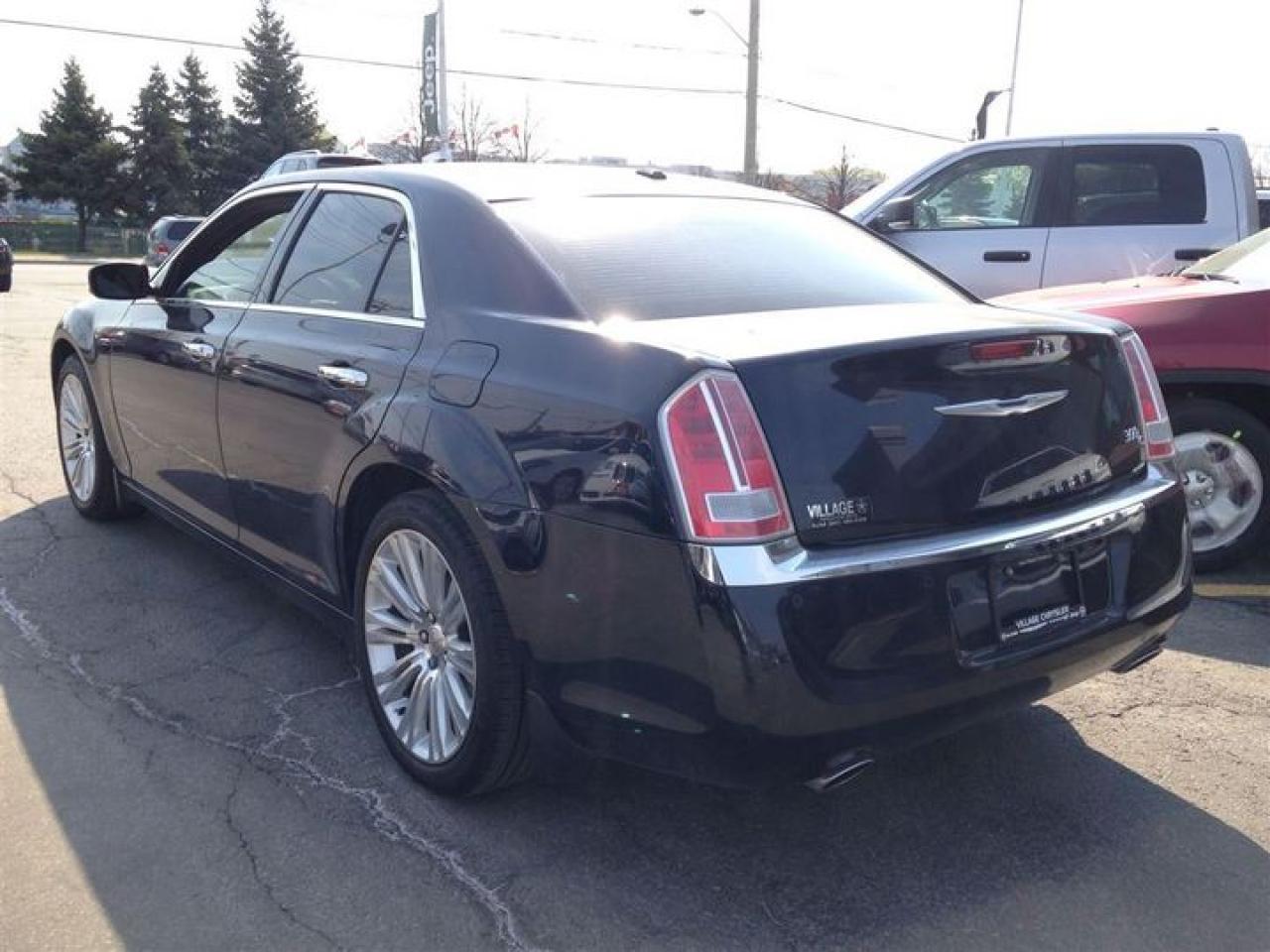 2011 Chrysler 300C Base Photo2