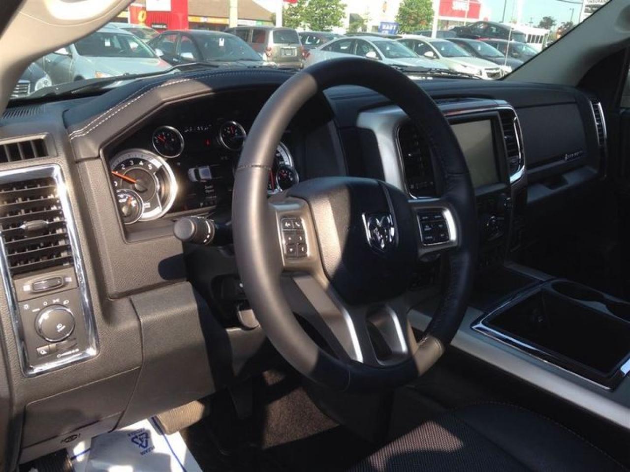 2015 Dodge Ram 1500 LARAMIE CREW 4X4 ECO-DIESEL,NAV,LEATHER,REMOTE STA Photo4