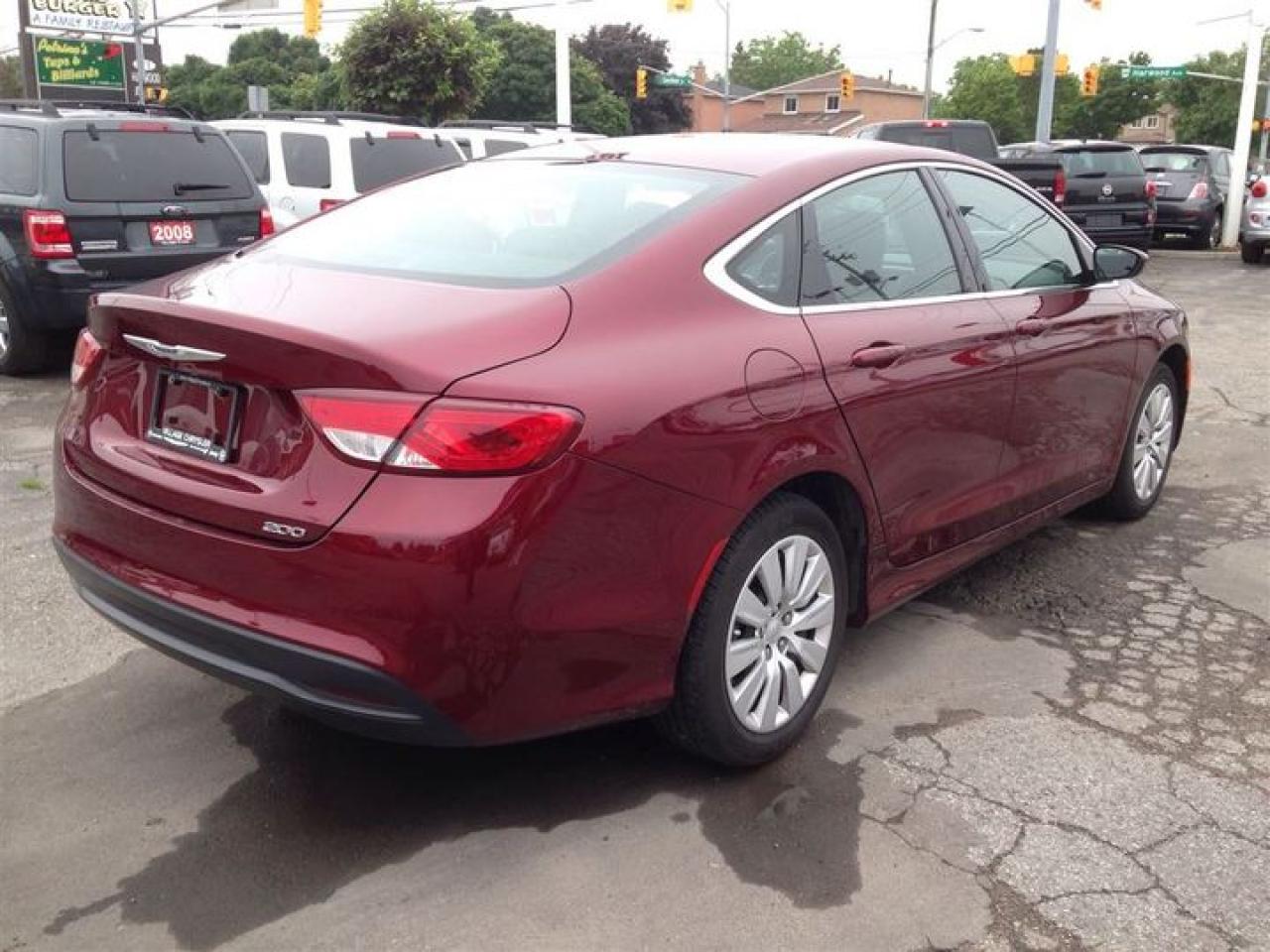 2015 Chrysler 200 LX KEYLESSGO,BLUETOOTH,9 SPEED TRANSMISSION Photo4
