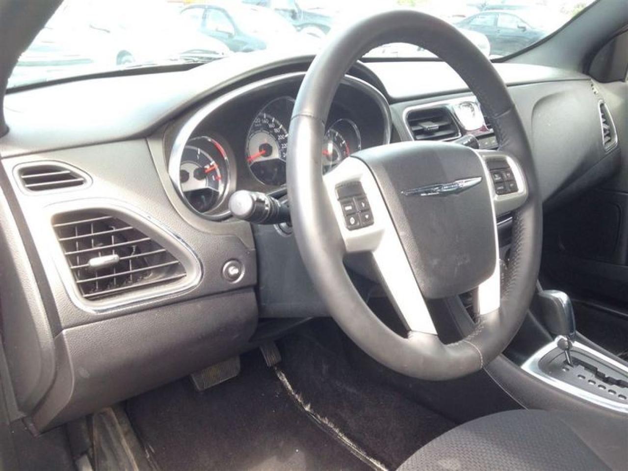 2014 Chrysler 200 TOURING AIR,AUTO,PWR WINDOWS & LOCKS,KEYLESS,ALLOY Photo2