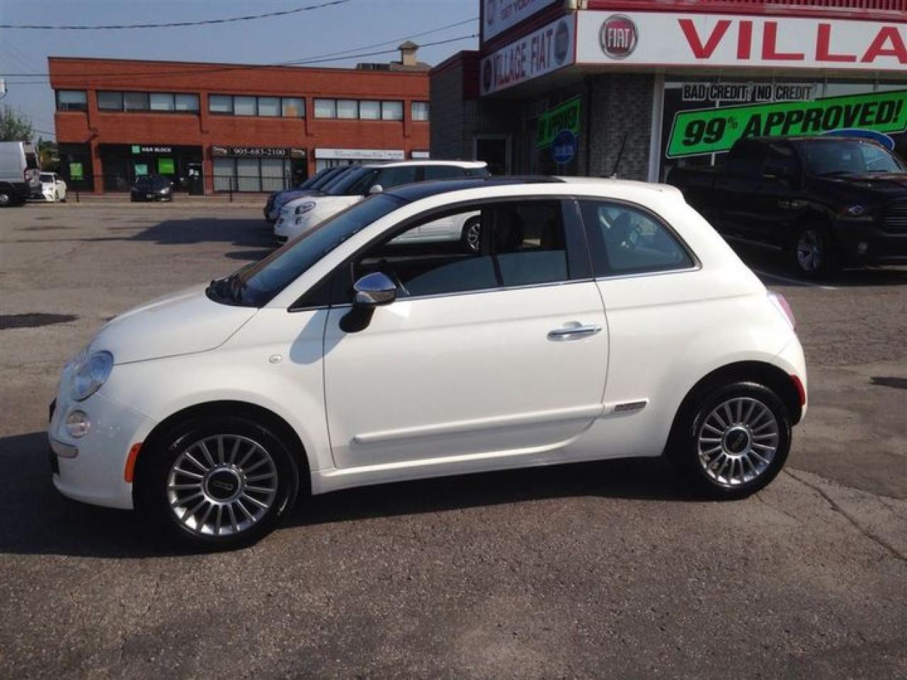 2012 Fiat 500 Lounge ***MOONROOF** KEYLESS ENTRY*** Photo2