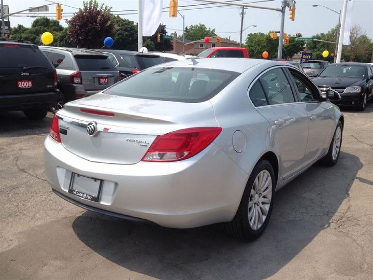 2011 Buick Regal CXL LEATHER,PWR/SUNROOF,HEATED FRONT SEATS Photo2