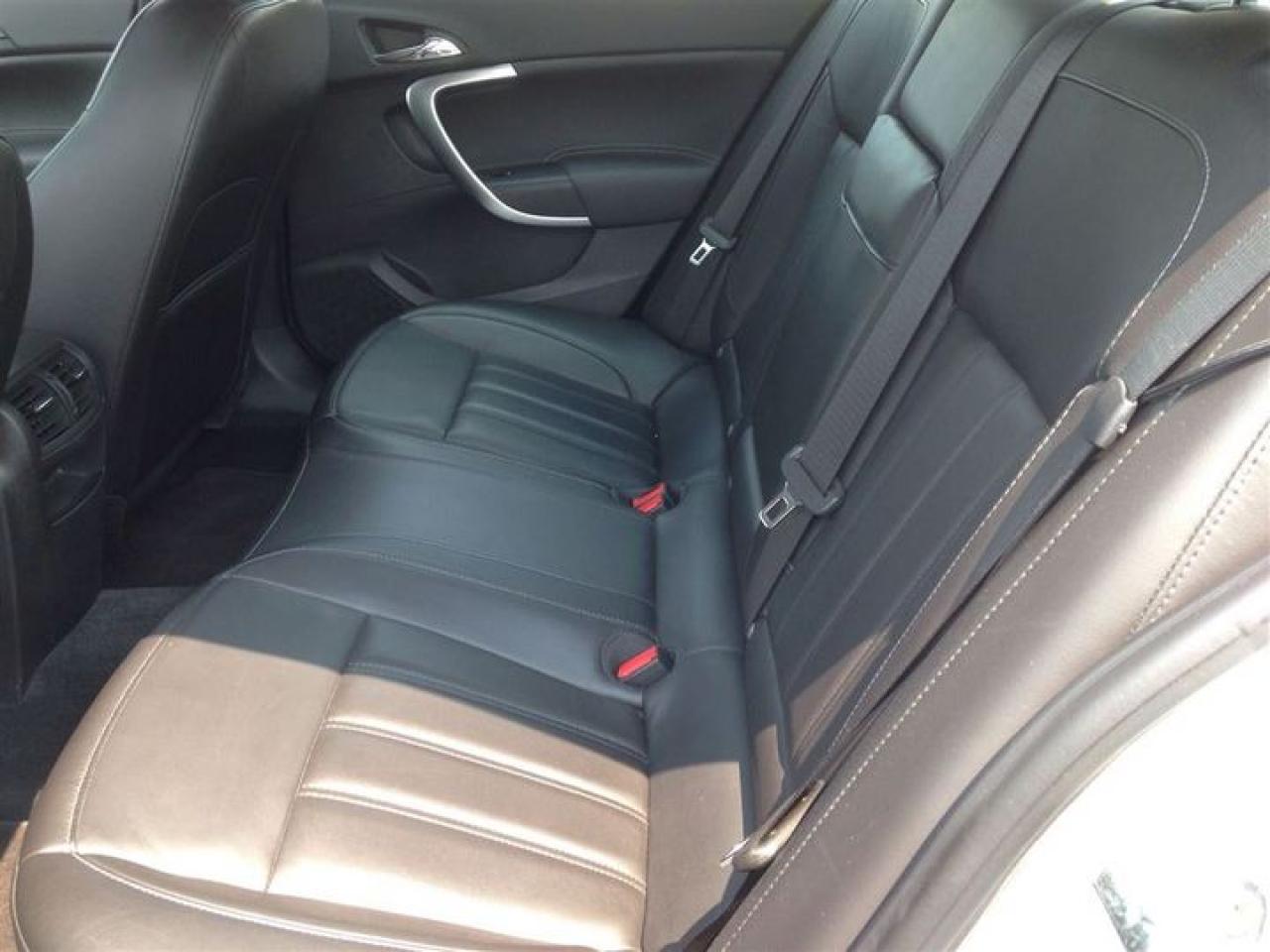 2011 Buick Regal CXL LEATHER,PWR/SUNROOF,HEATED FRONT SEATS Photo3