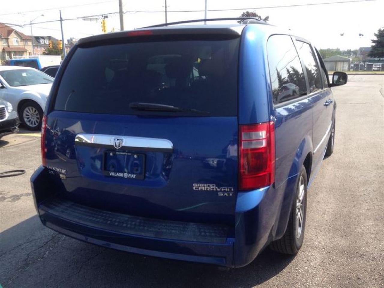 2010 Dodge Grand Caravan SXT ***FACTORY TRAILER TOW PKG*** Photo4