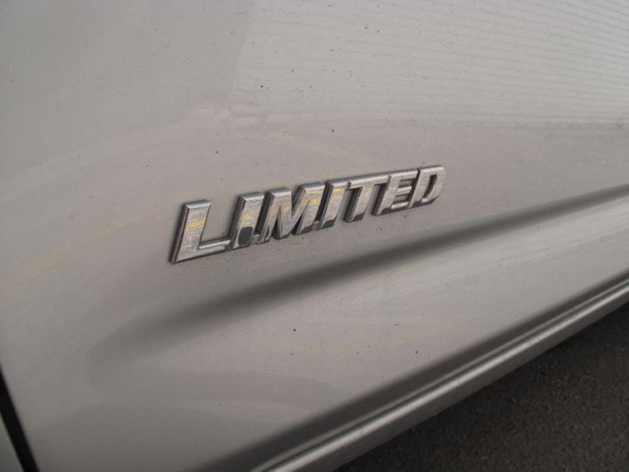 2006 Toyota RAV4 Limited 7 PASSENGER Photo4