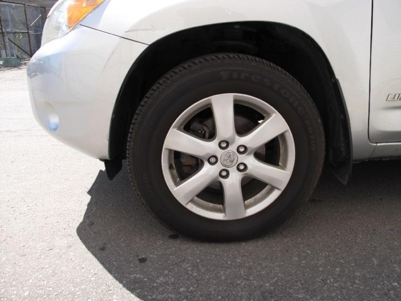 2006 Toyota RAV4 Limited 7 PASSENGER Photo