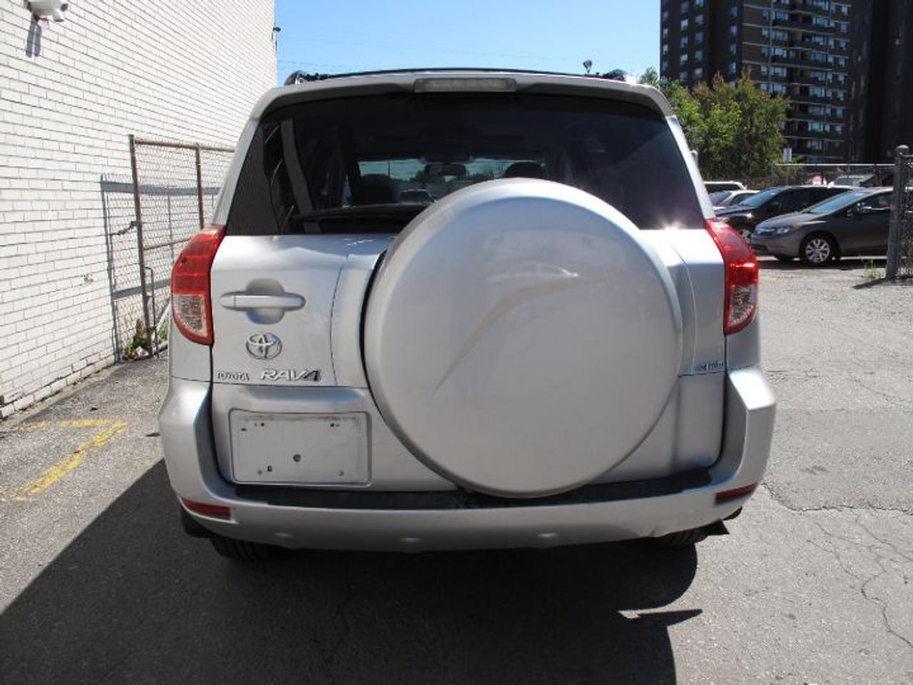 2006 Toyota RAV4 Limited 7 PASSENGER - Photo #8