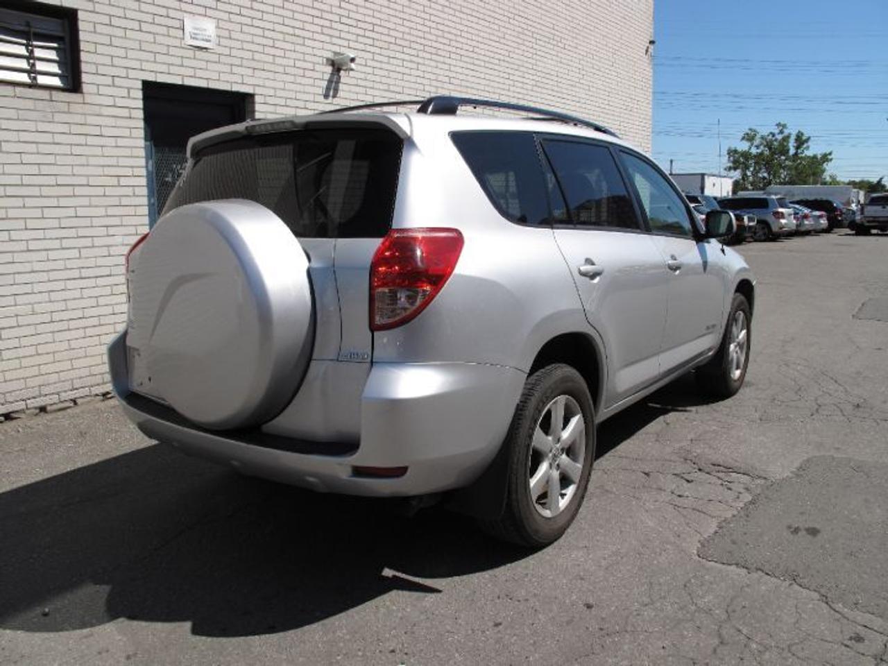 2006 Toyota RAV4 Limited 7 PASSENGER Photo