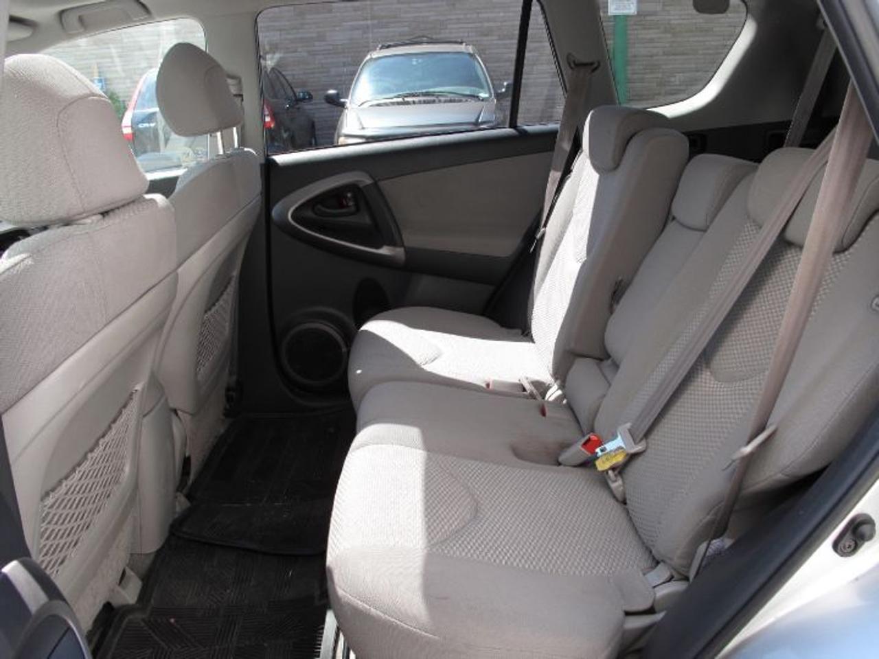 2006 Toyota RAV4 Limited 7 PASSENGER - Photo #11
