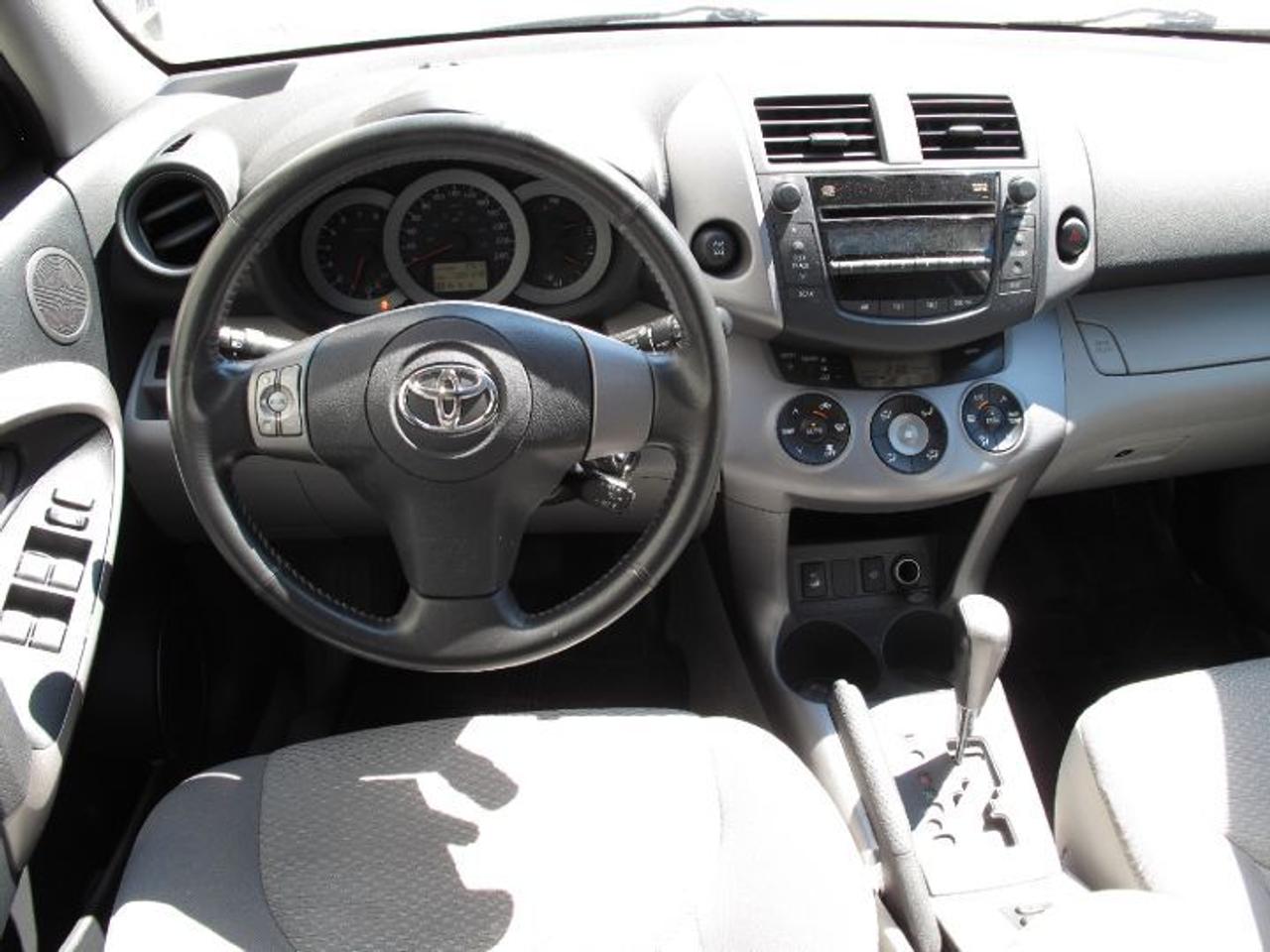 2006 Toyota RAV4 Limited 7 PASSENGER - Photo #13
