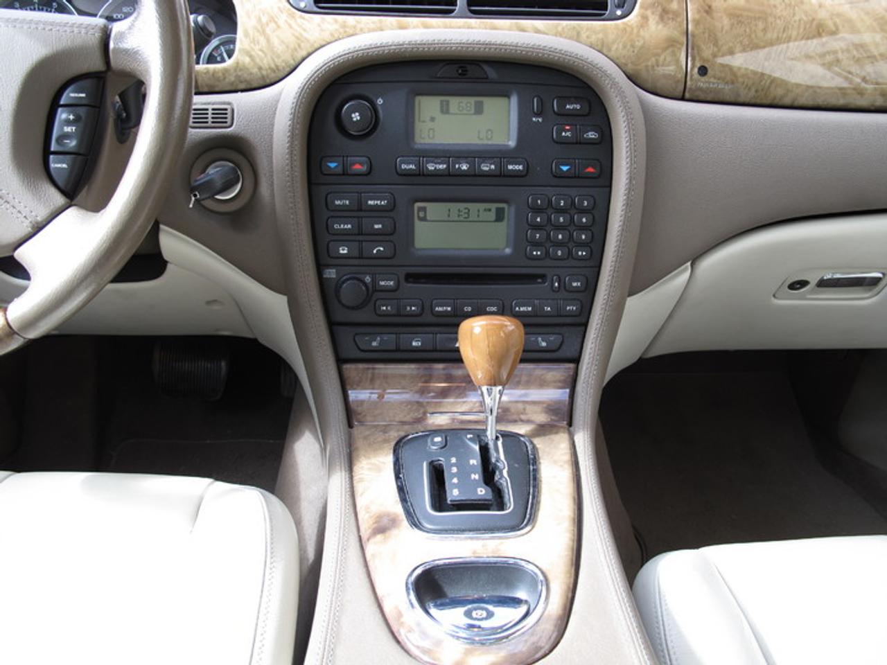 2006 Jaguar S-Type Premium - Photo #12