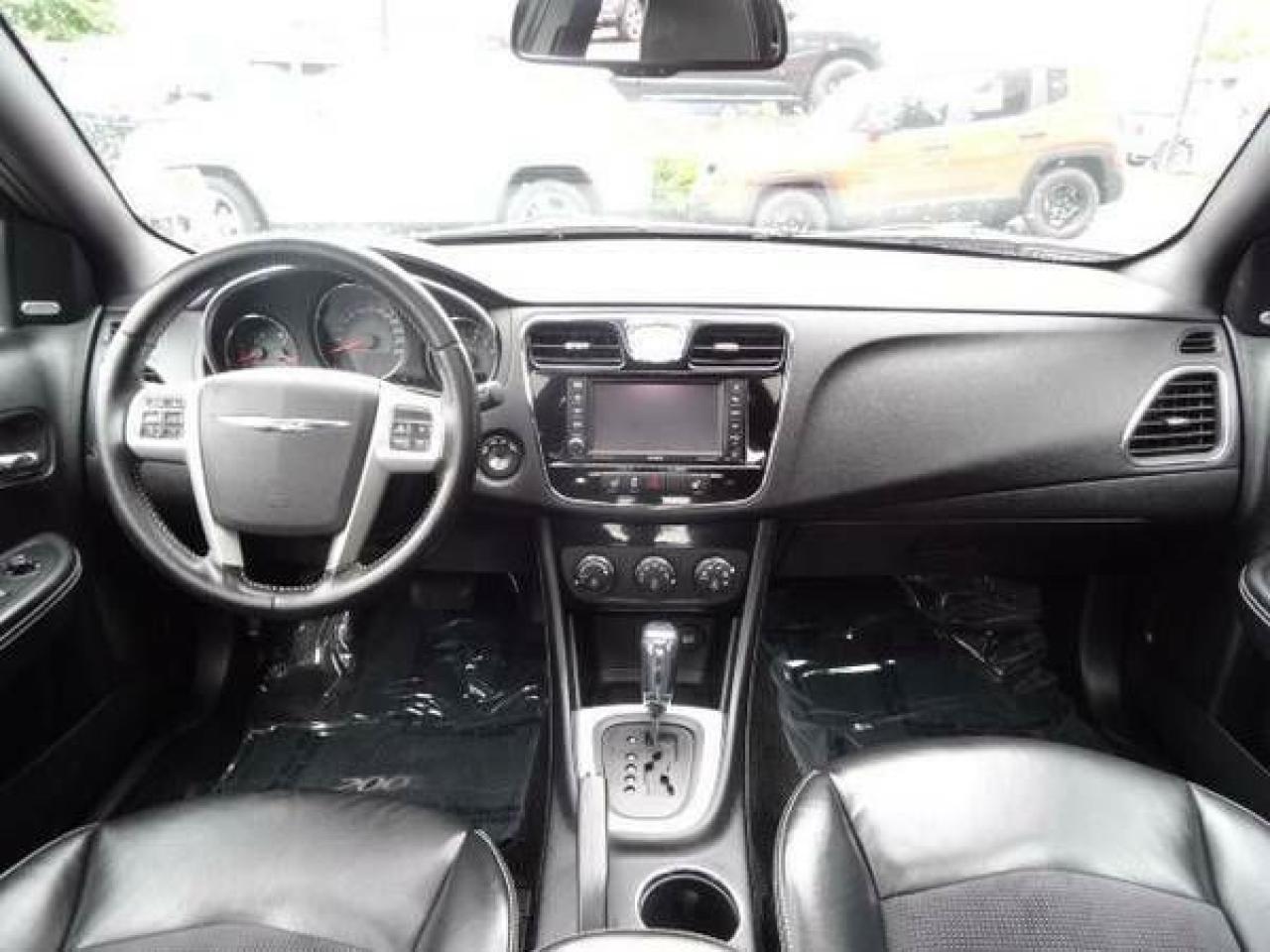2013 Chrysler 200 S - Photo #2