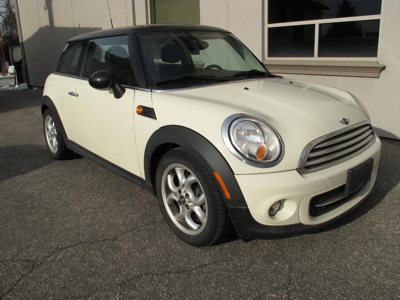 2012 MINI Cooper Knightsbridge Edition - Photo #2