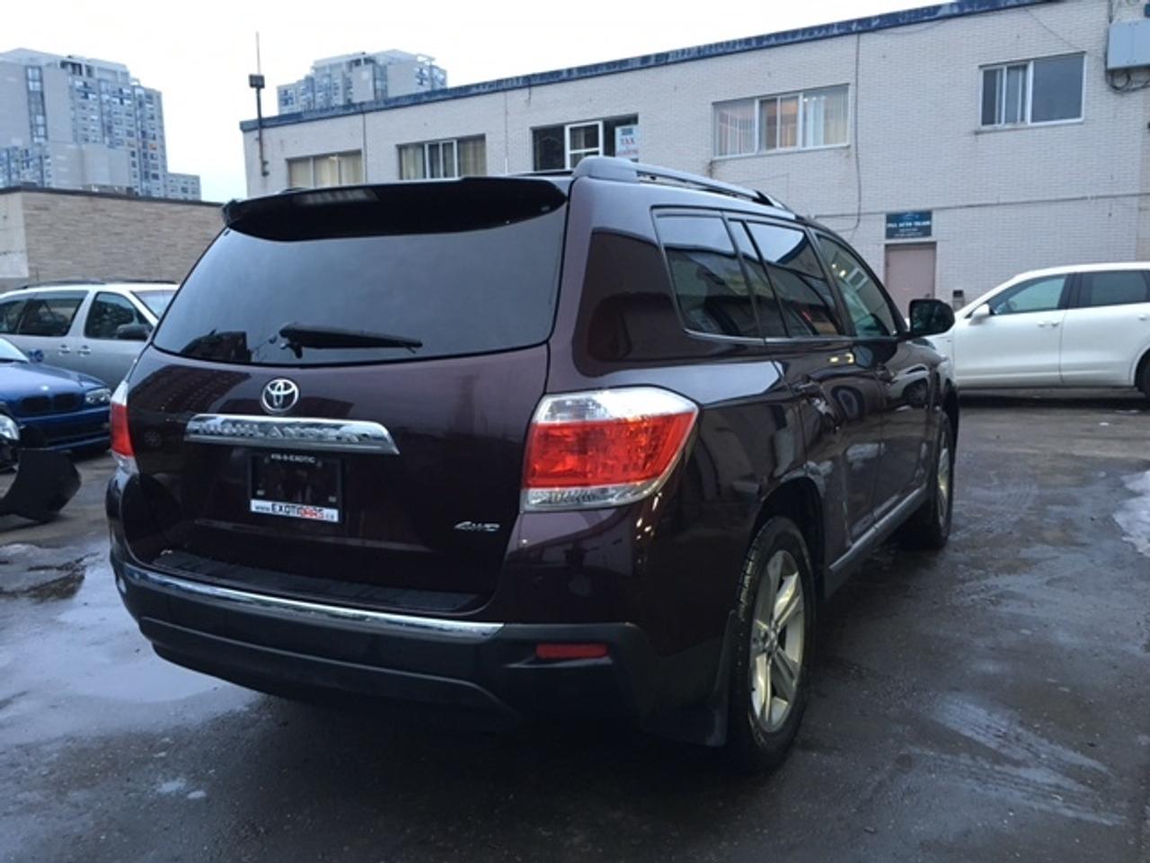 2013 Toyota Highlander Sport Photo