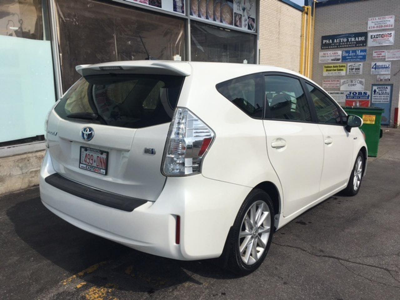 2012 Toyota Prius Prius V Top of the Line - Photo #16