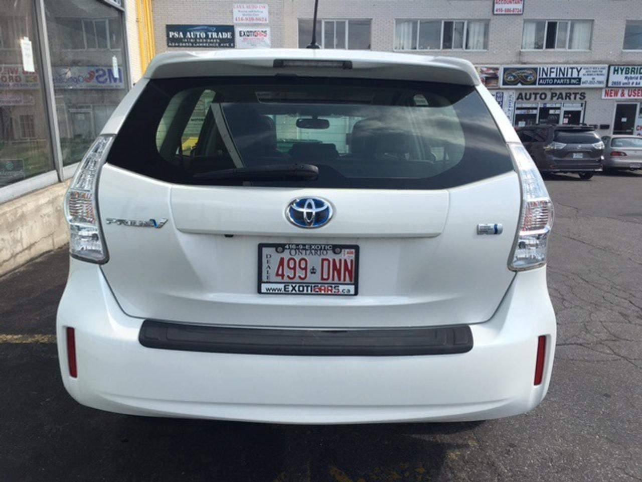 2012 Toyota Prius Prius V Top of the Line - Photo #17
