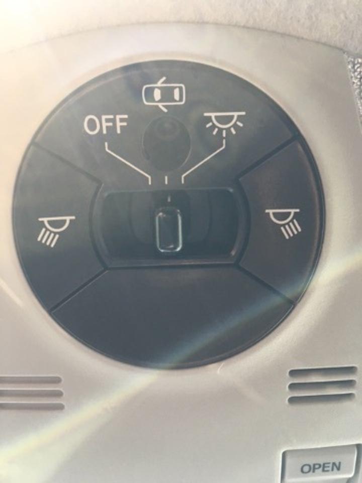 2012 Toyota Prius LOW km, Nav, Moonroof, Solar Panel Photo