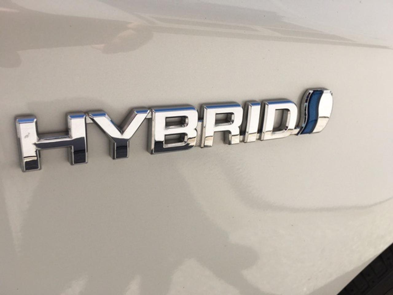2012 Toyota Prius LOW km, Nav, Moonroof, Solar Panel - Photo #12