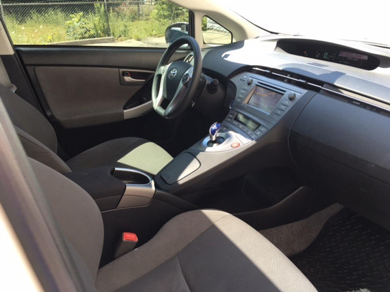 2012 Toyota Prius LOW km, Nav, Moonroof, Solar Panel Photo
