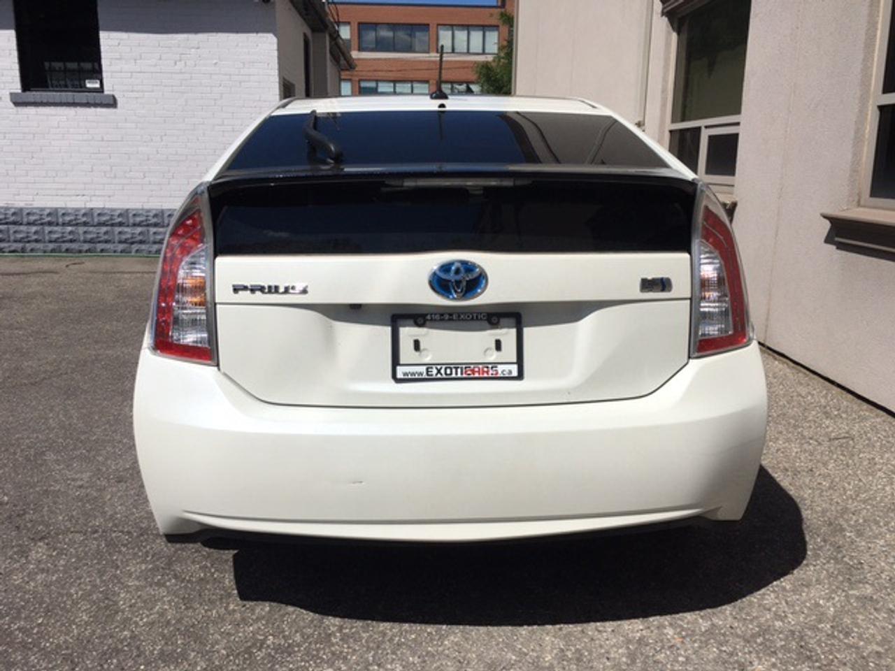 2012 Toyota Prius LOW km, Nav, Moonroof, Solar Panel - Photo #2