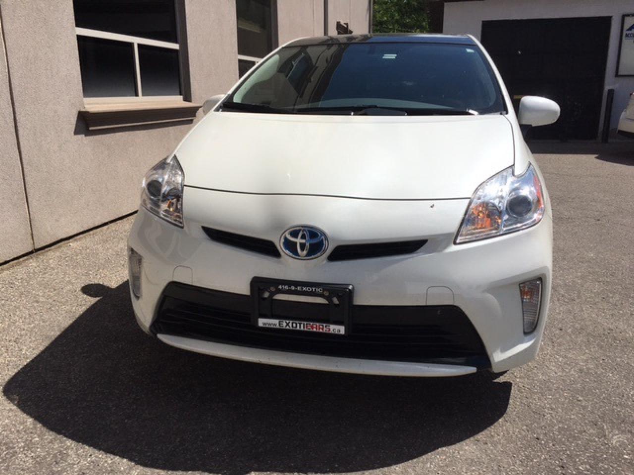 2012 Toyota Prius LOW km, Nav, Moonroof, Solar Panel Photo3