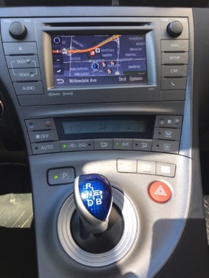 2012 Toyota Prius LOW km, Nav, Moonroof, Solar Panel Photo