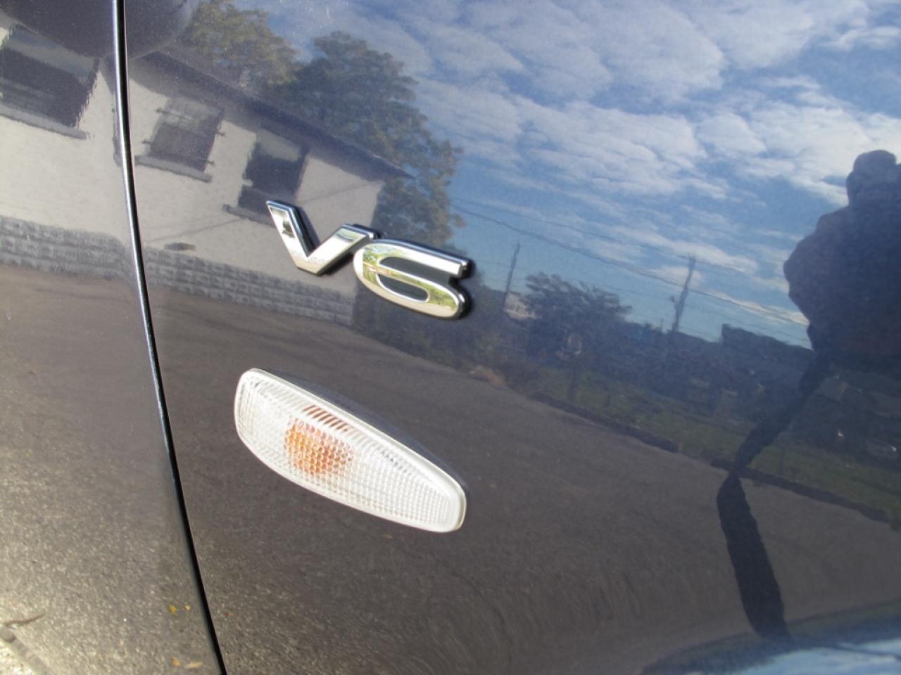 2008 Mitsubishi Outlander XLS - 7 Passenger with NAV Photo4