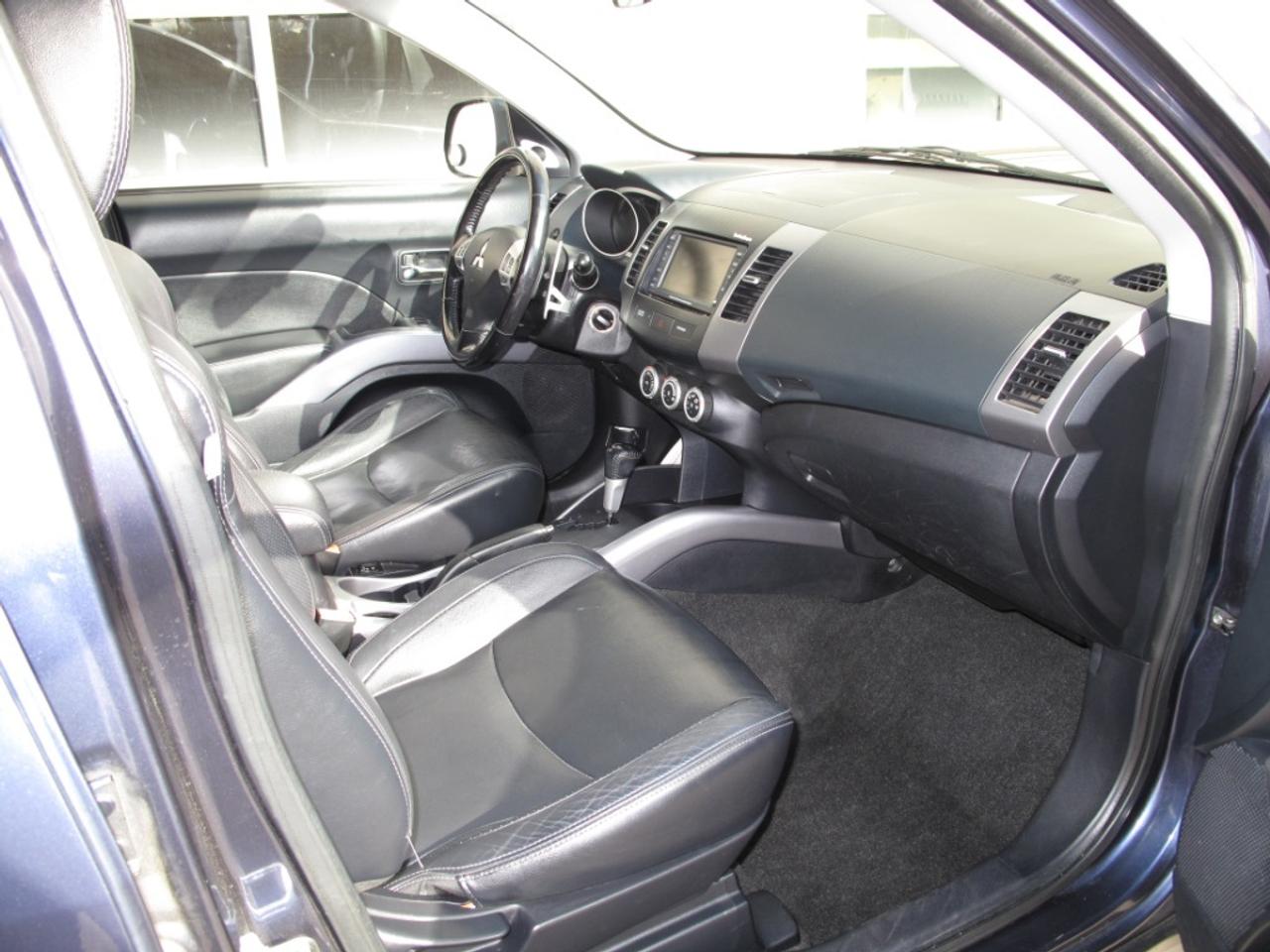 2008 Mitsubishi Outlander XLS - 7 Passenger with NAV Photo