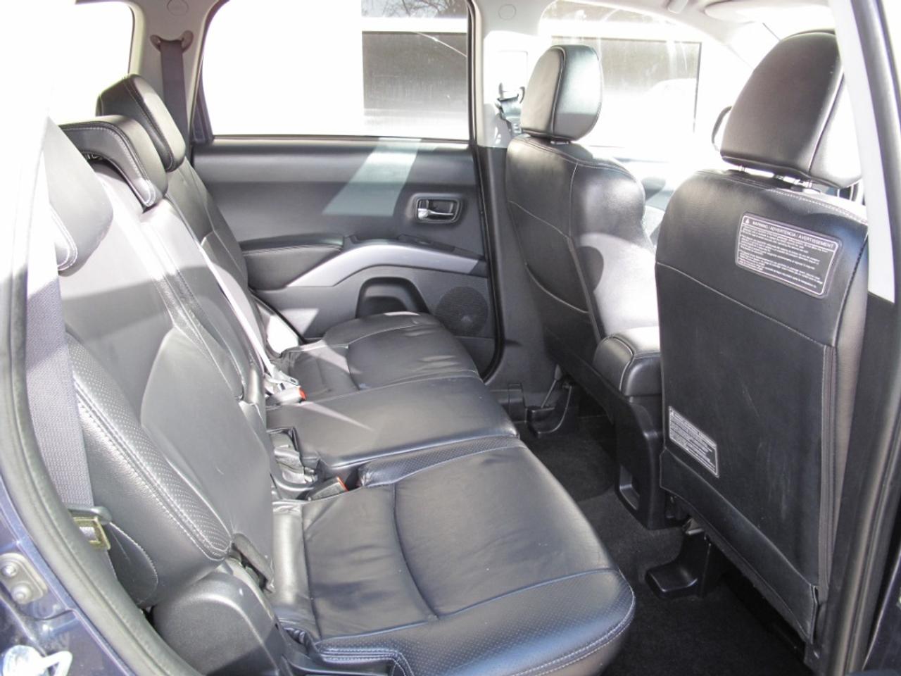 2008 Mitsubishi Outlander XLS - 7 Passenger with NAV Photo