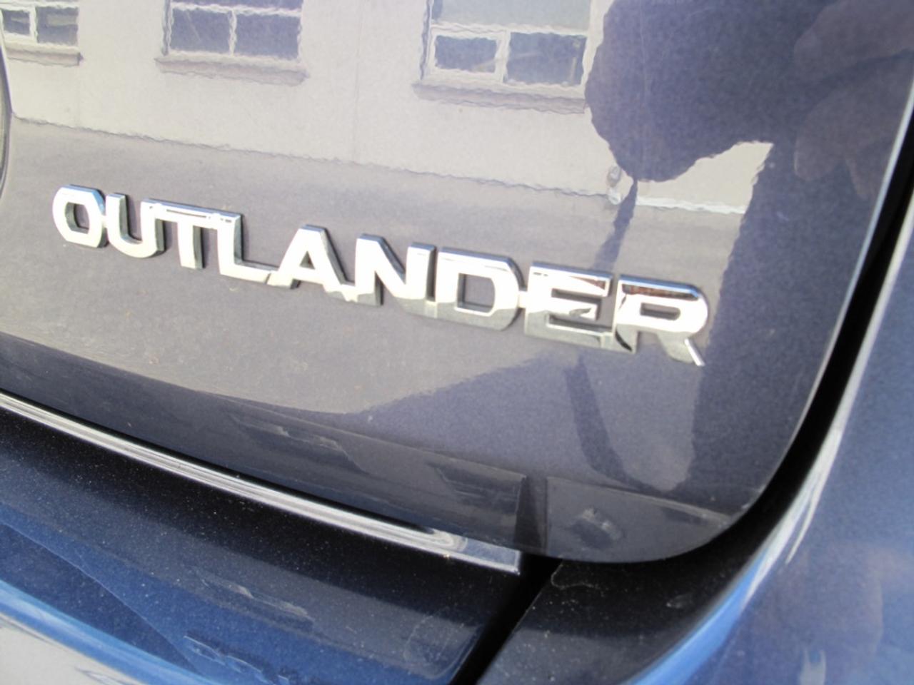 2008 Mitsubishi Outlander XLS - 7 Passenger with NAV Photo