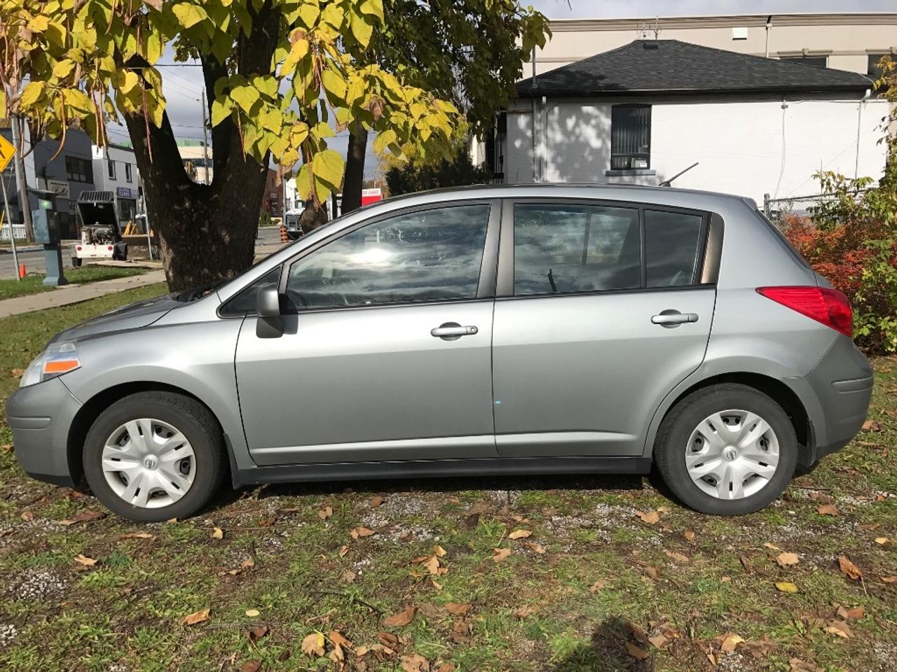 2010 Nissan Versa HATCHBACK 1.8S • Auto - Photo #2