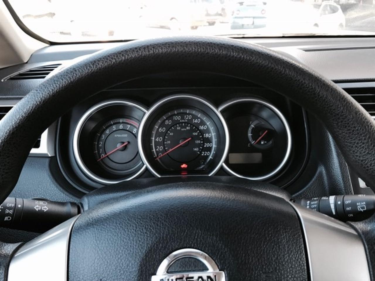 2010 Nissan Versa HATCHBACK 1.8S • Auto Photo