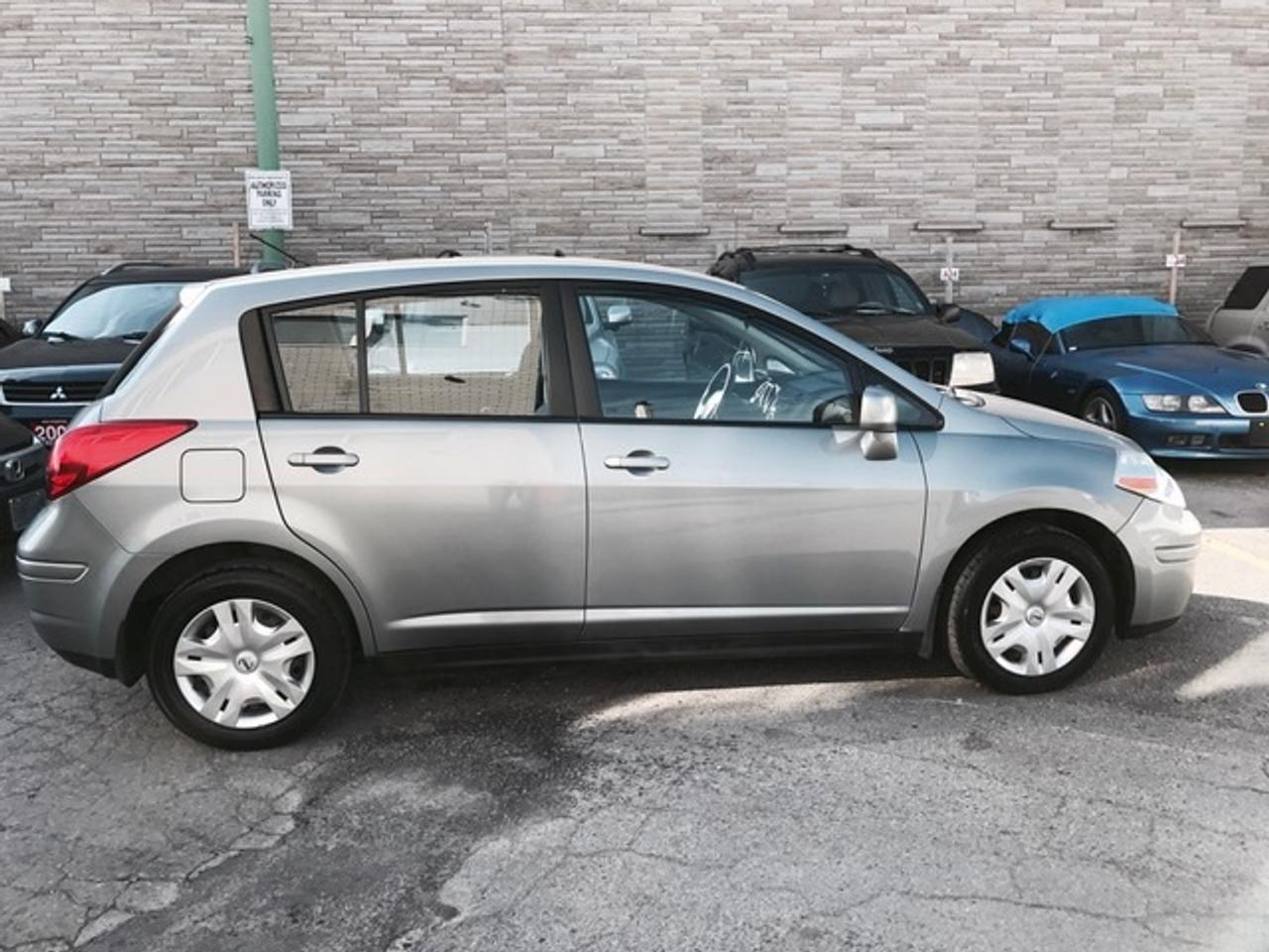 2010 Nissan Versa HATCHBACK 1.8S • Auto - Photo #5