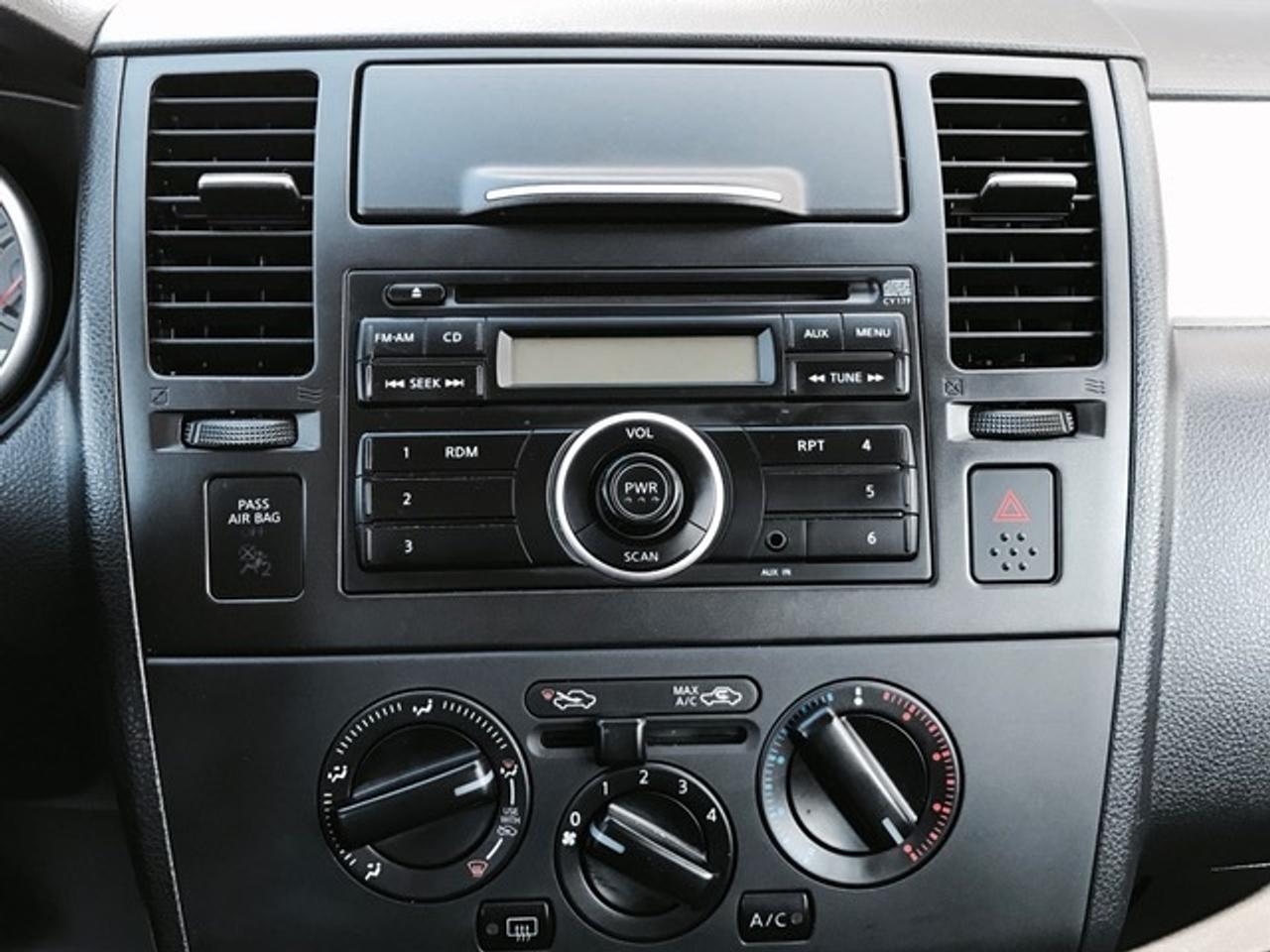 2010 Nissan Versa HATCHBACK 1.8S • Auto Photo