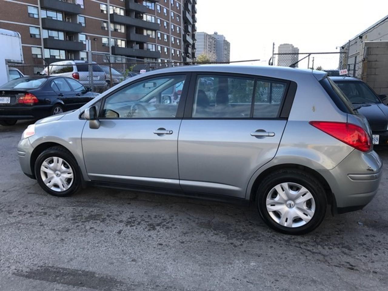 2010 Nissan Versa HATCHBACK 1.8S • Auto Photo