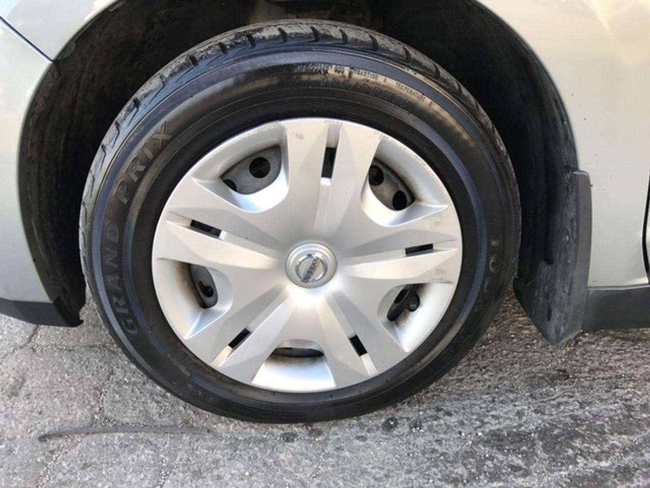 2010 Nissan Versa HATCHBACK 1.8S • Auto Photo
