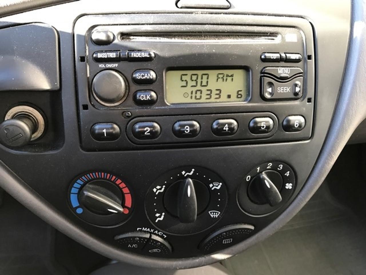 2004 Ford Focus SE Photo