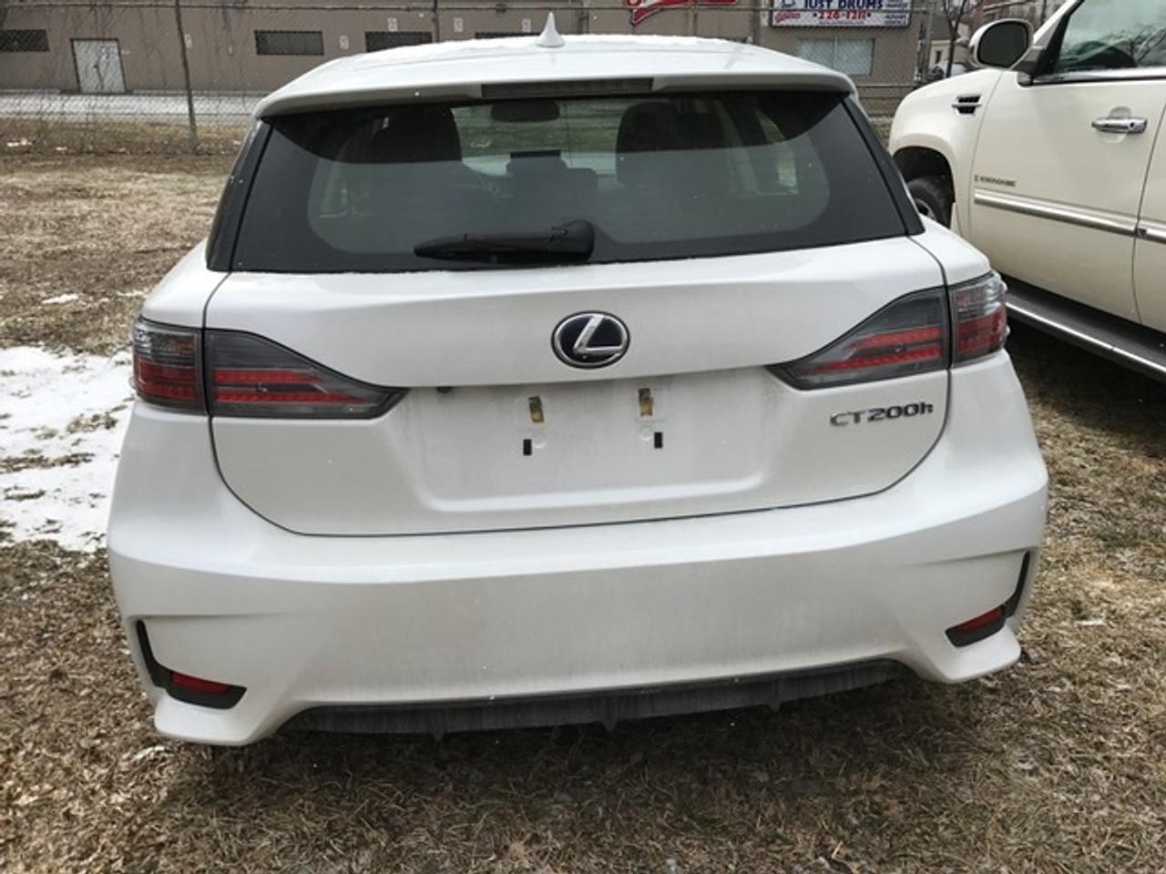 2014 Lexus CT 200h NAV & Backup Camera! - Photo #4