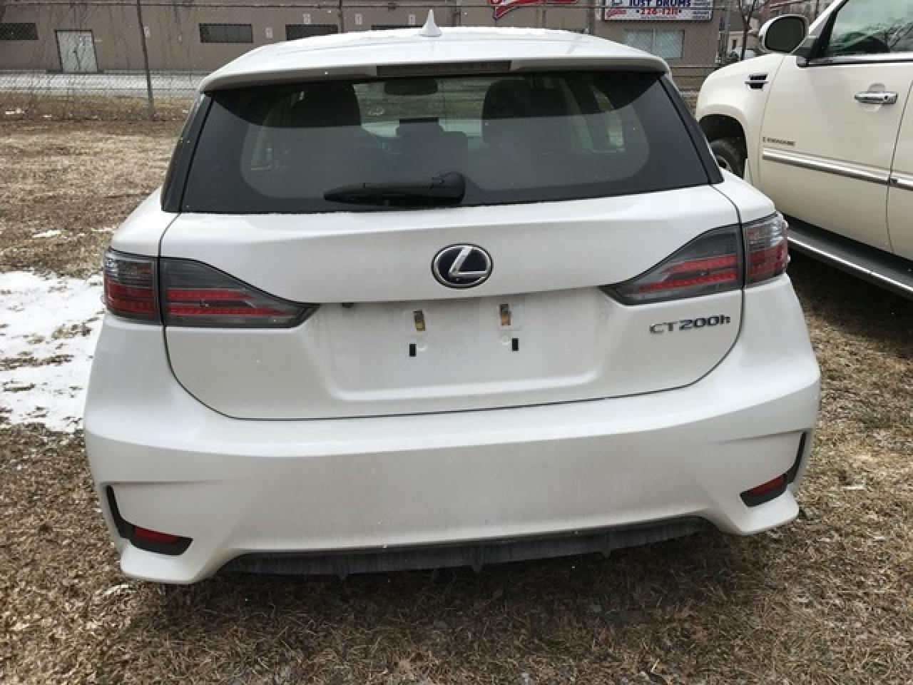 2014 Lexus CT 200h NAV & Backup Camera! Photo3