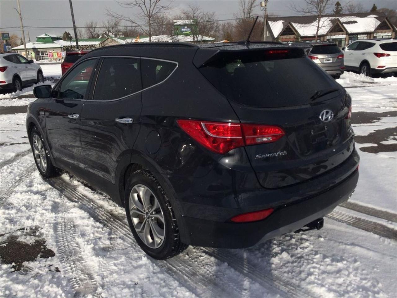 2016 Hyundai Santa Fe Turbo, Leather, Pan Roof!!! Photo