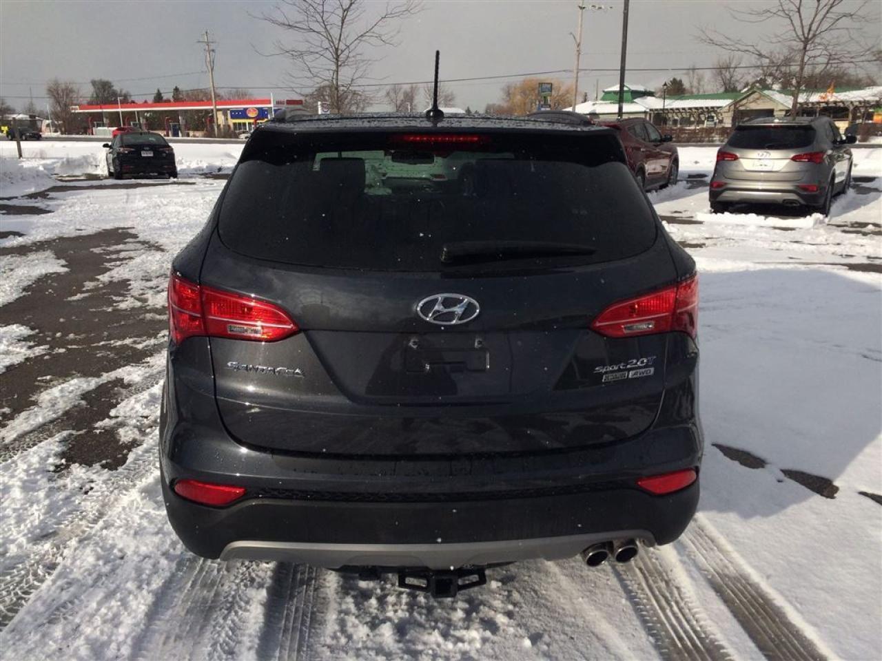 2016 Hyundai Santa Fe Turbo, Leather, Pan Roof!!! Photo3