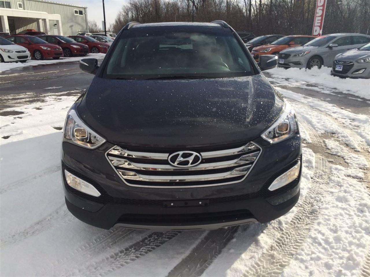2016 Hyundai Santa Fe Turbo, Leather, Pan Roof!!! Photo