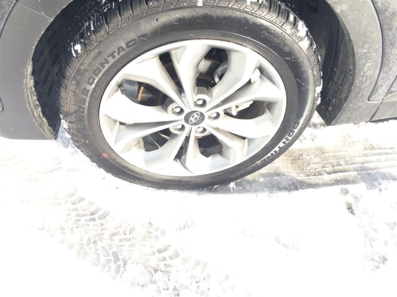 2016 Hyundai Santa Fe Turbo, Leather, Pan Roof!!! Photo