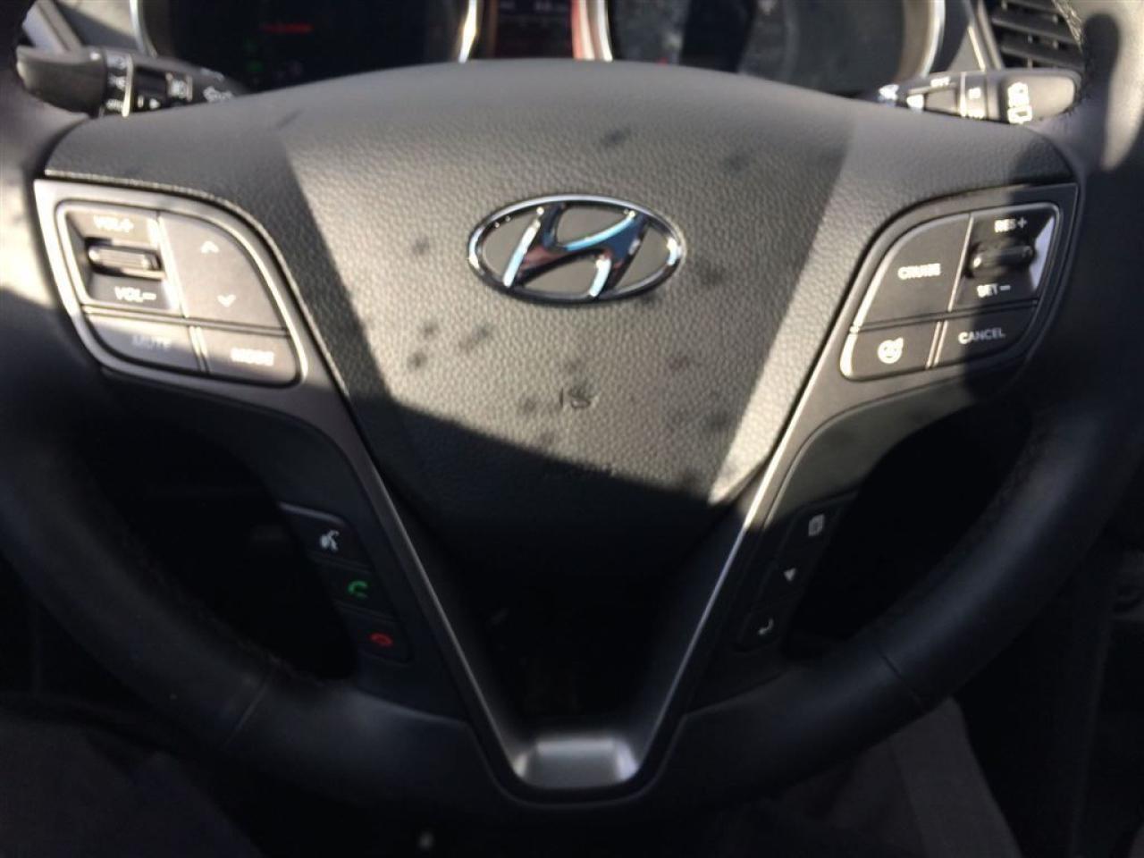 2016 Hyundai Santa Fe Turbo, Leather, Pan Roof!!! Photo