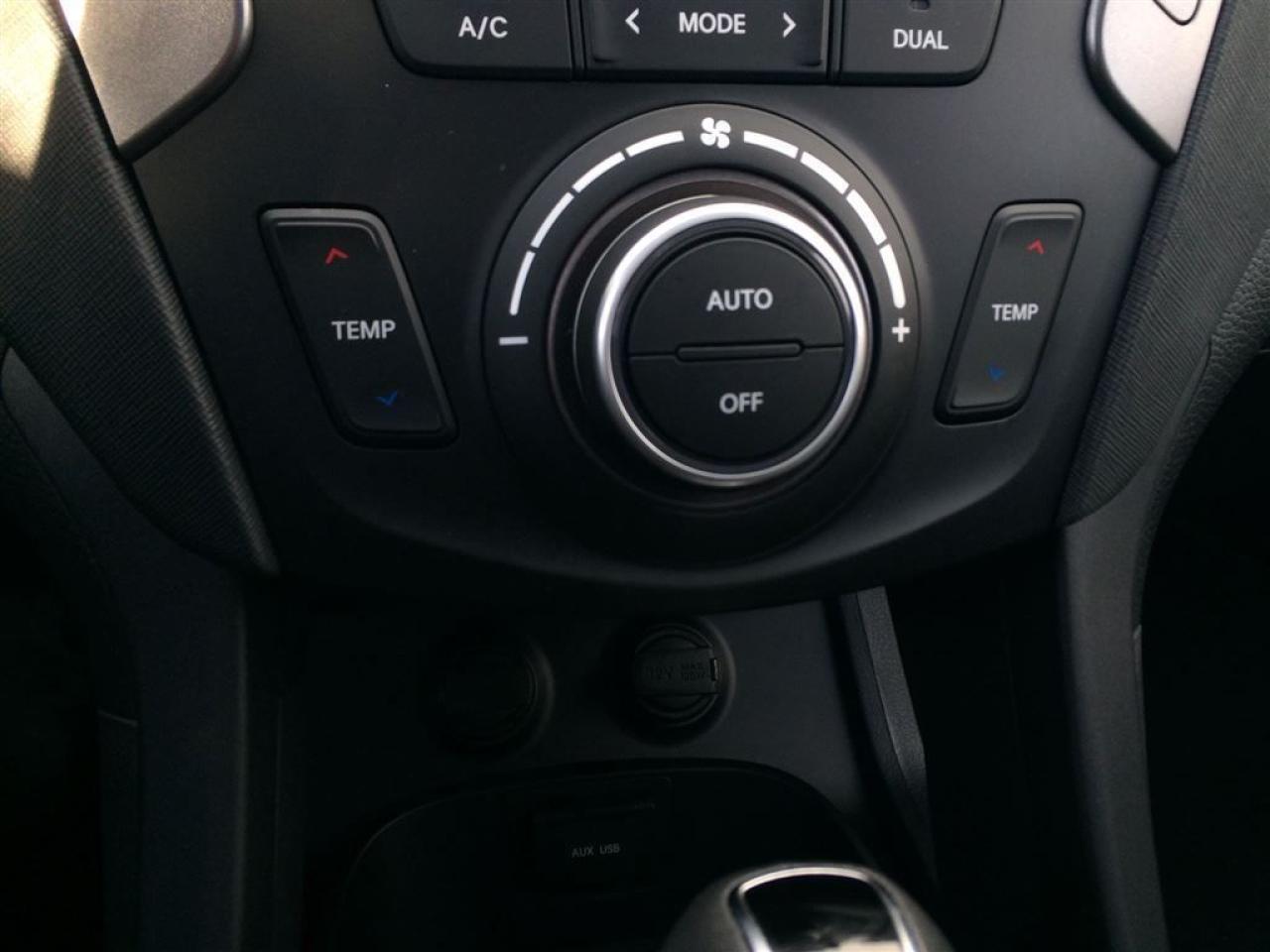 2016 Hyundai Santa Fe Turbo, Leather, Pan Roof!!! Photo