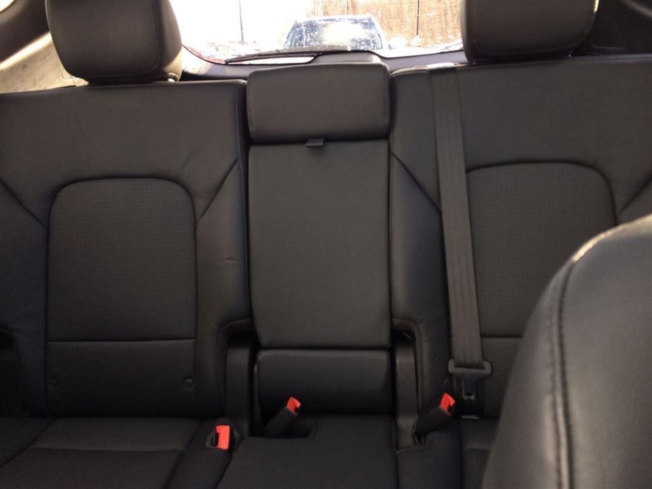 2016 Hyundai Santa Fe Turbo, Leather, Pan Roof!!! Photo