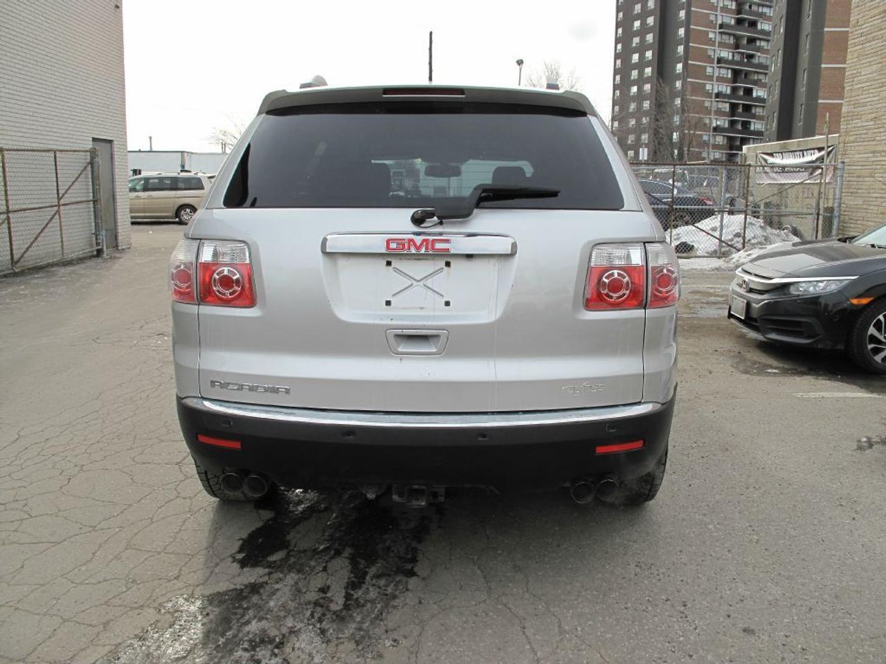 2012 GMC Acadia SLT - FWD - Leather - Photo #16