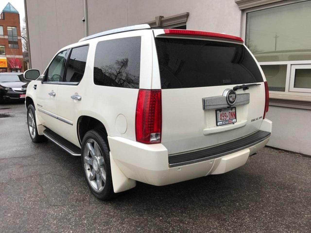 2008 Cadillac Escalade NAV - DVD- 22" RIMS -3 Yr Warranty- Carproof Clean Photo4